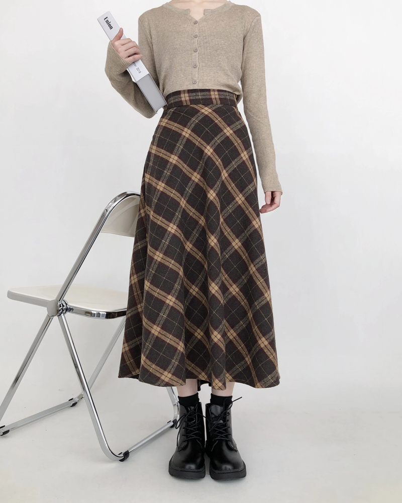 Mid-length checkered skirt