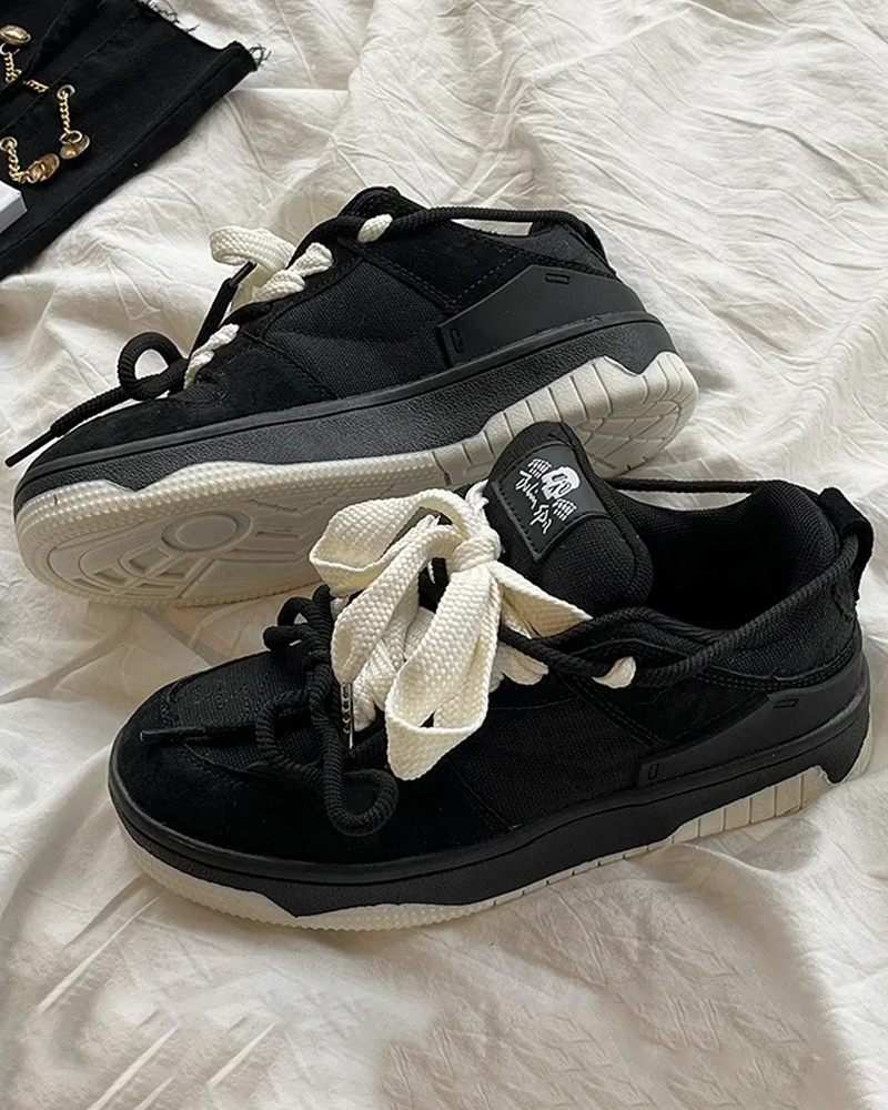 Black skate shoes