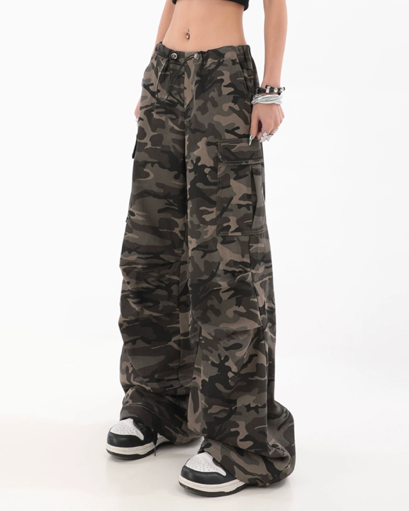 Women&#39;s camo jeans