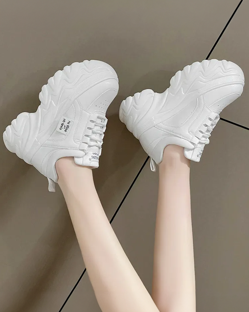 Women&#39;s thick sole sneakers