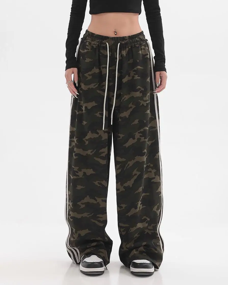 Women&#39;s military tracksuit