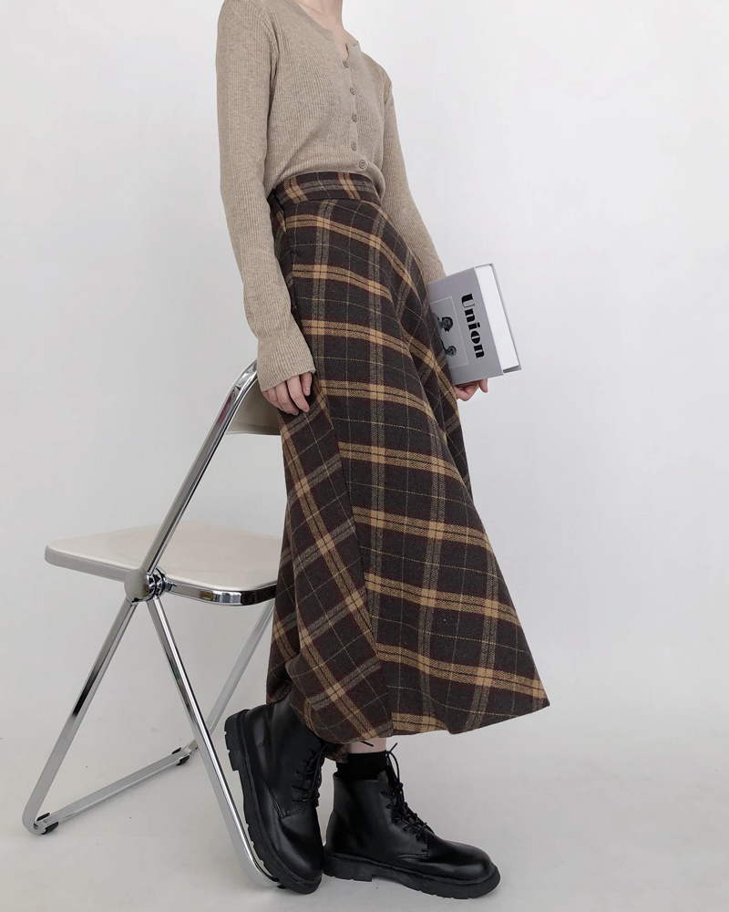 Mid-length checkered skirt