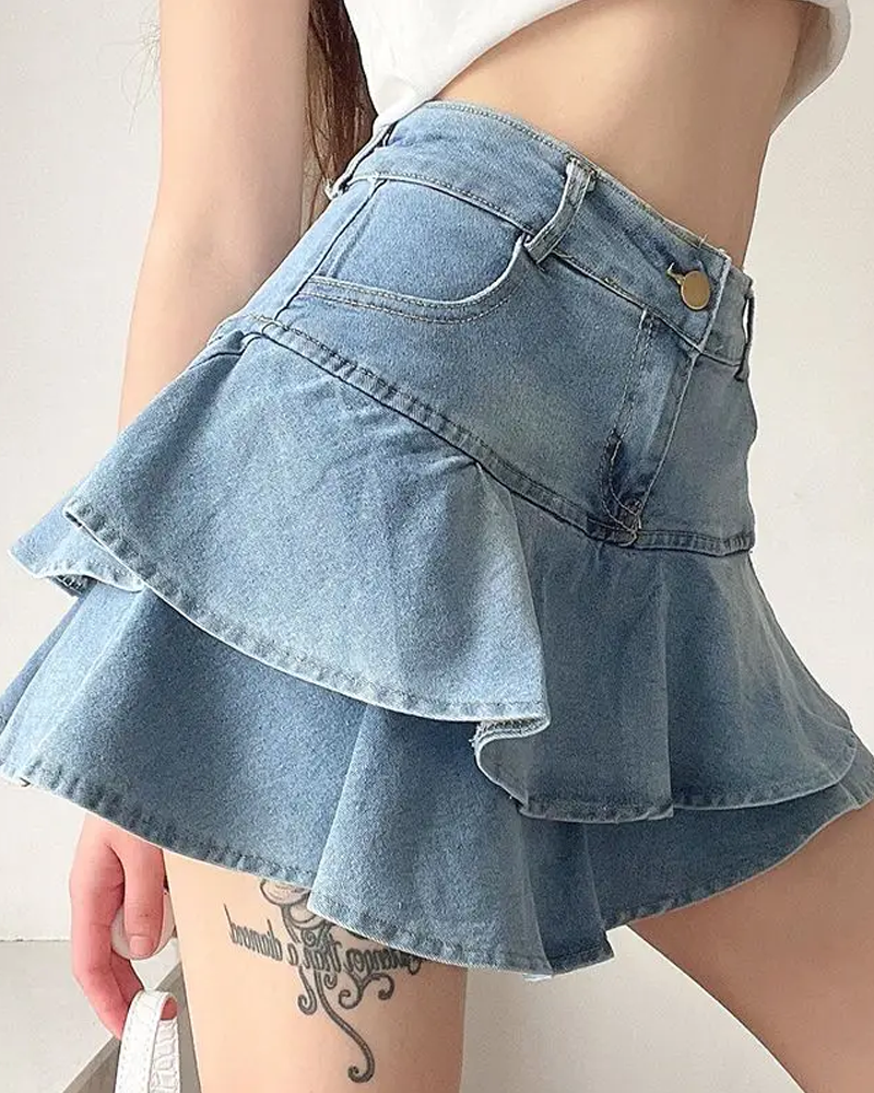 Short denim skirt