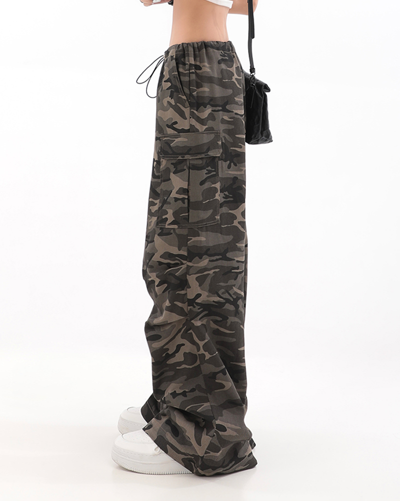 Women&#39;s camo jeans