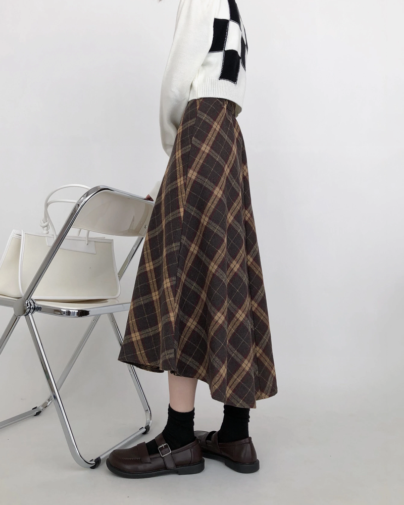 Mid-length checkered skirt