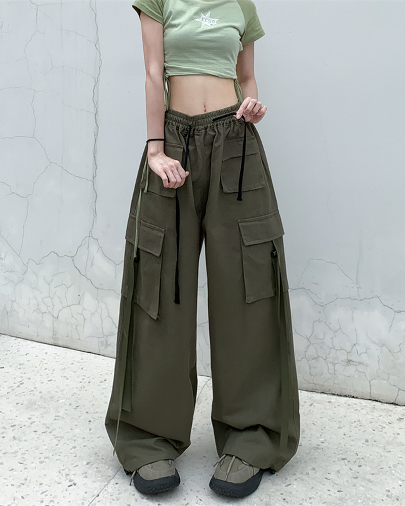 Women&#39;s baggy cargo pants