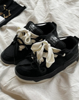 Black skate shoes