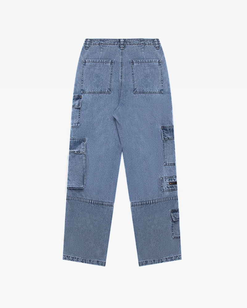 Low-rise baggy jeans