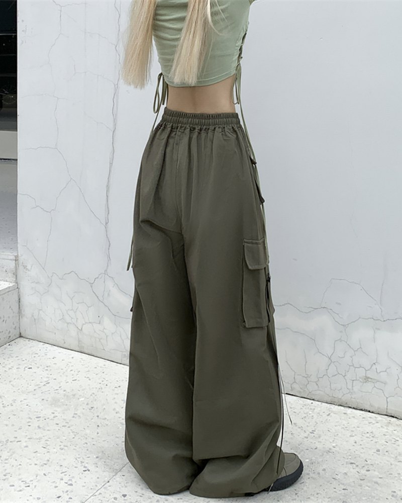 Women&#39;s baggy cargo pants