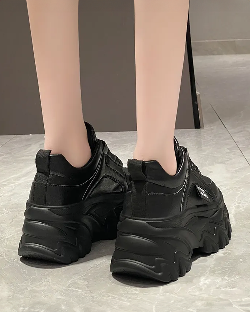 Women&#39;s thick sole sneakers